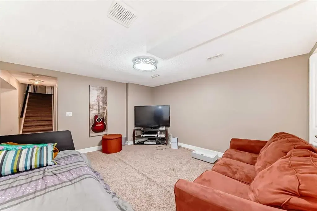 36 Varsity Estates Court NW