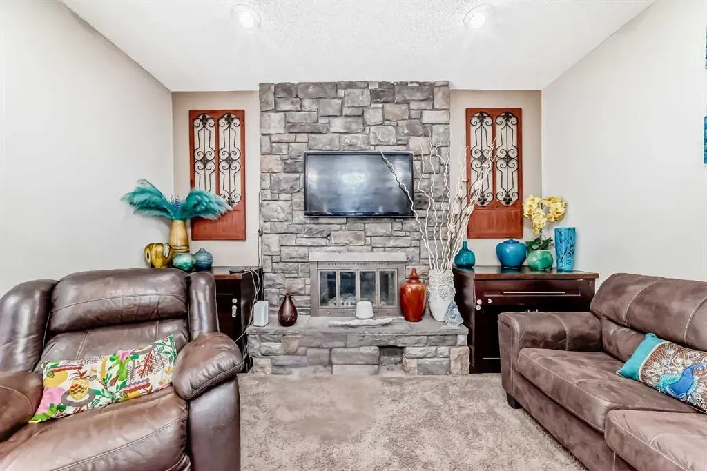 36 Varsity Estates Court NW