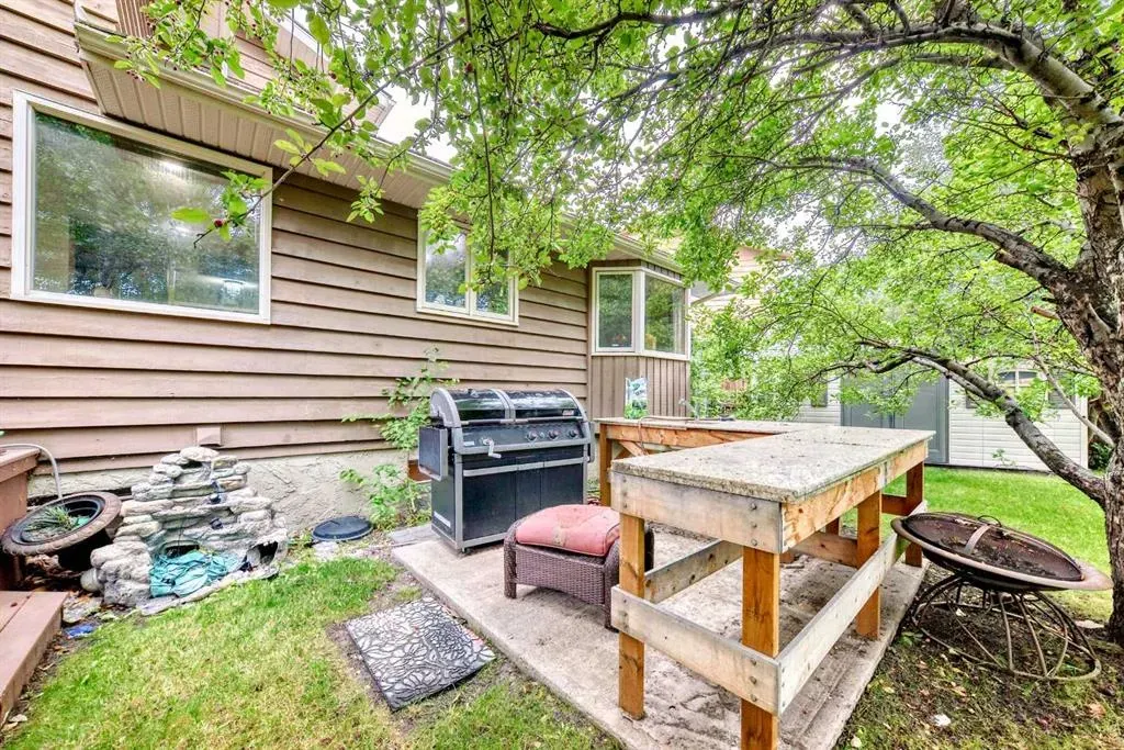 36 Varsity Estates Court NW
