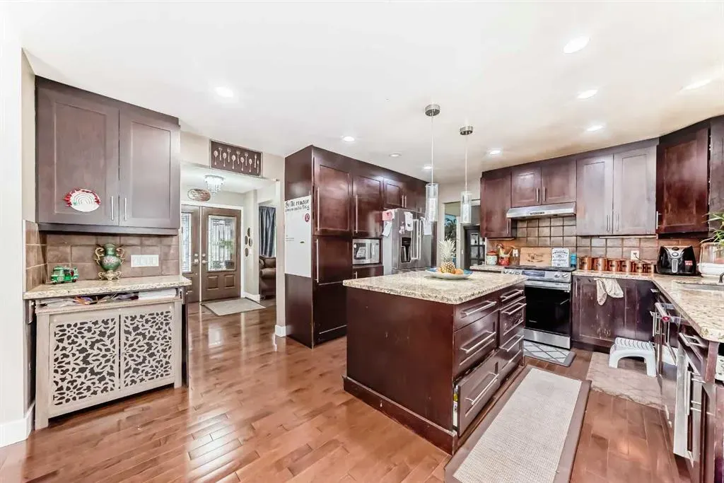 36 Varsity Estates Court NW