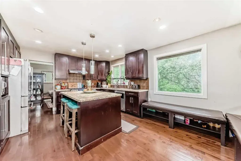 36 Varsity Estates Court NW