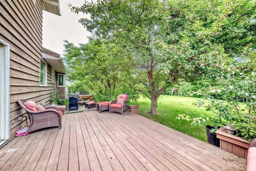 36 Varsity Estates Court NW