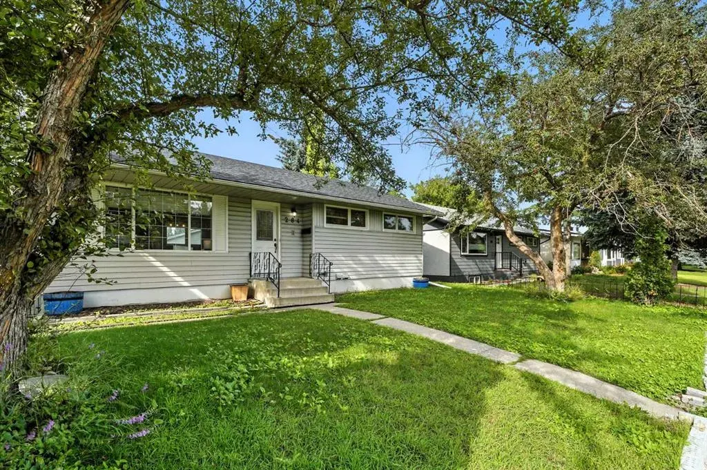 284 Acadia Drive SE