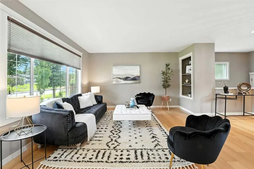 284 Acadia Drive SE