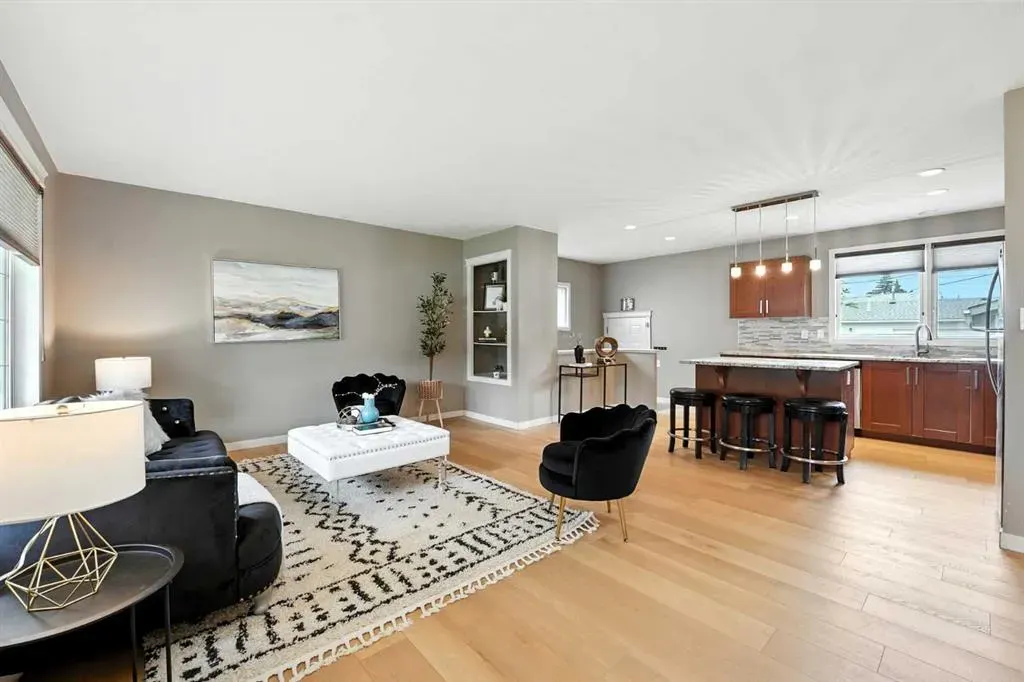 284 Acadia Drive SE