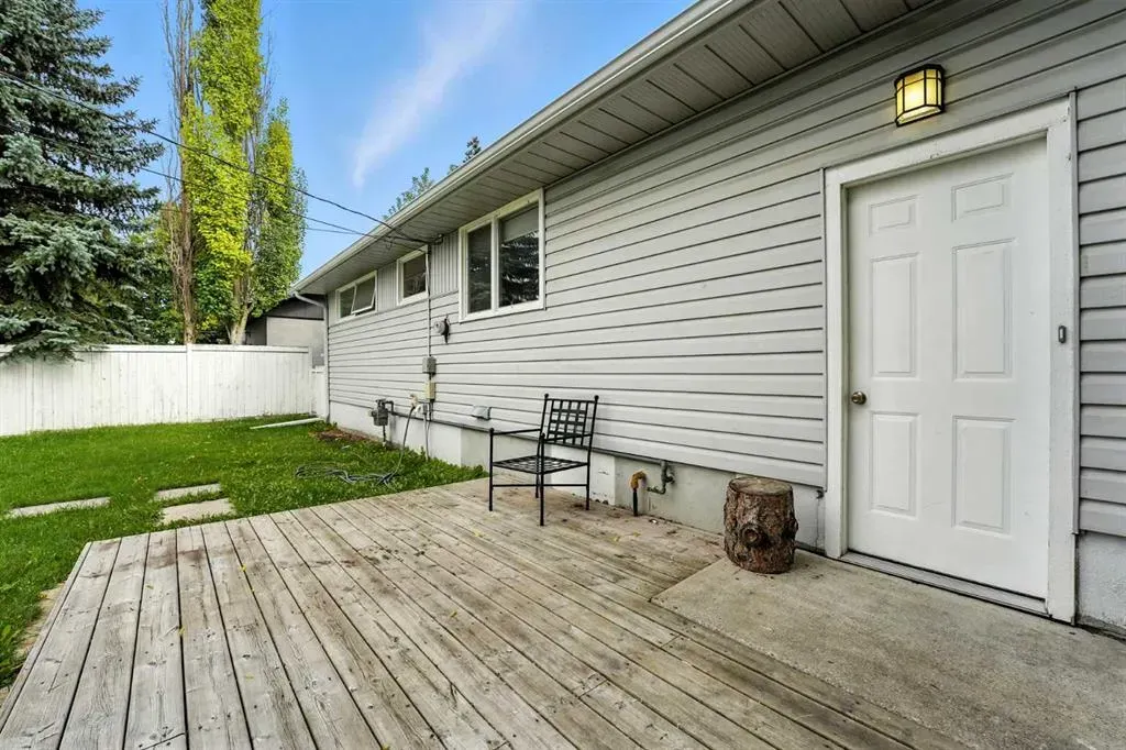 284 Acadia Drive SE