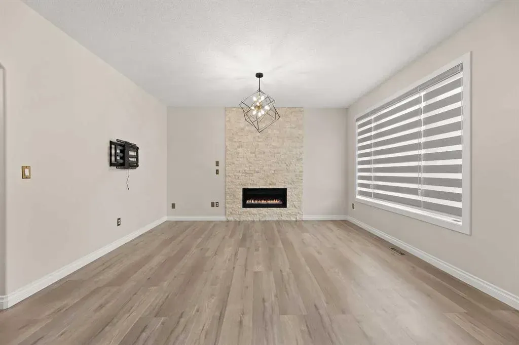 165 Canals Circle SW