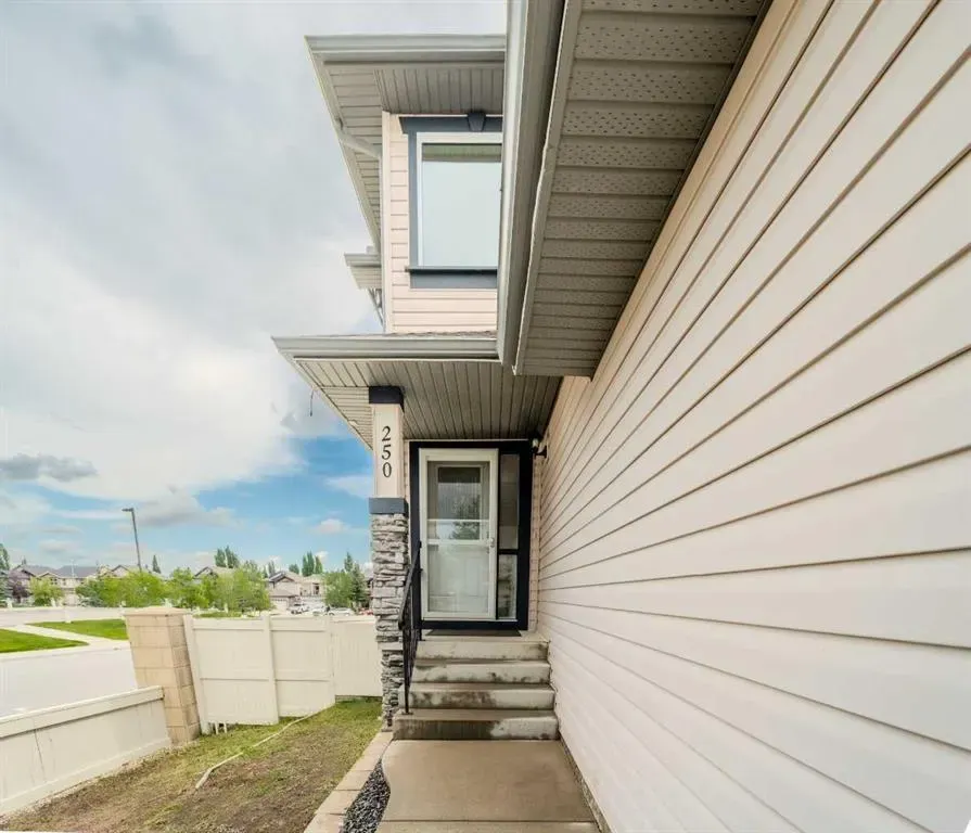 250 Eversyde Close SW