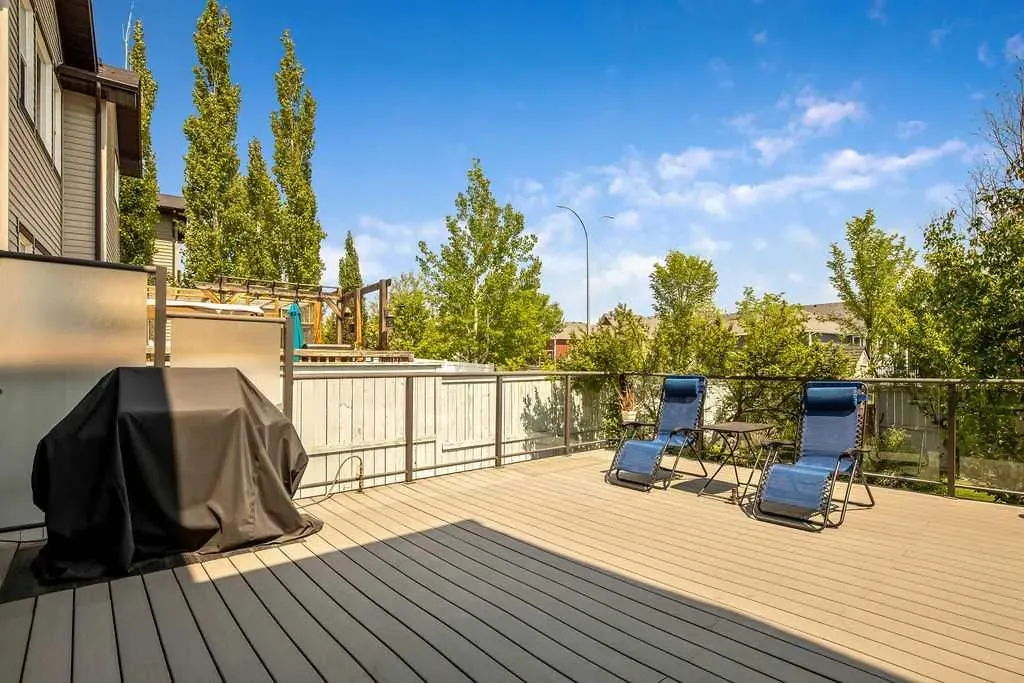 97 Drake Landing Crescent