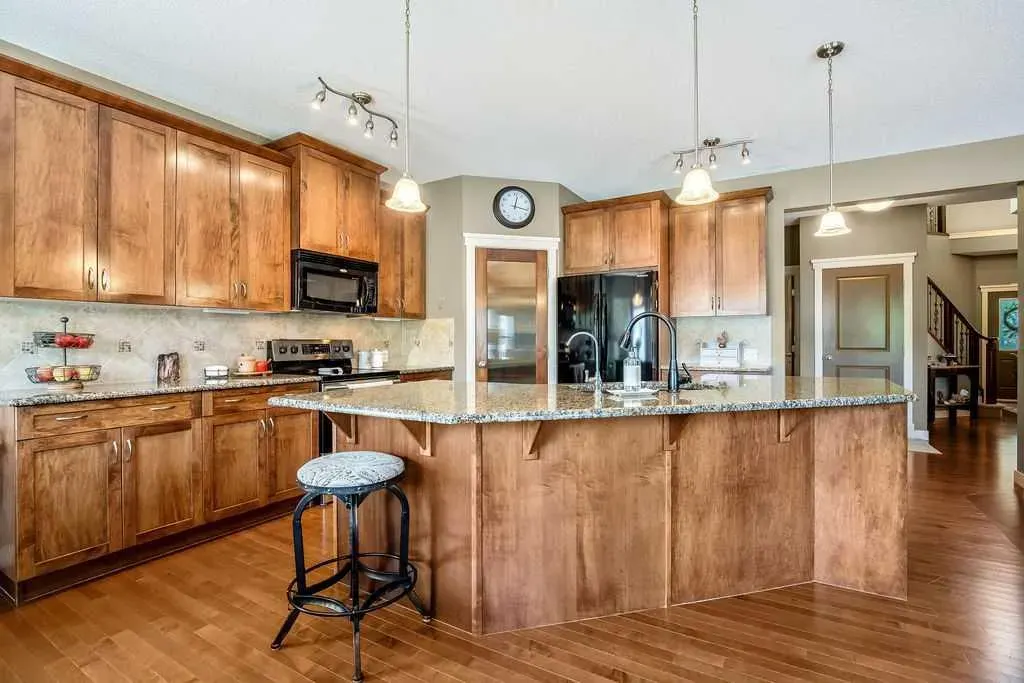 97 Drake Landing Crescent