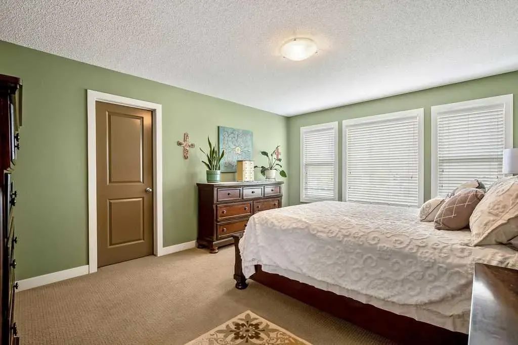 97 Drake Landing Crescent