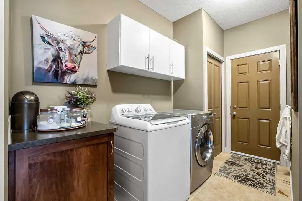97 Drake Landing Crescent