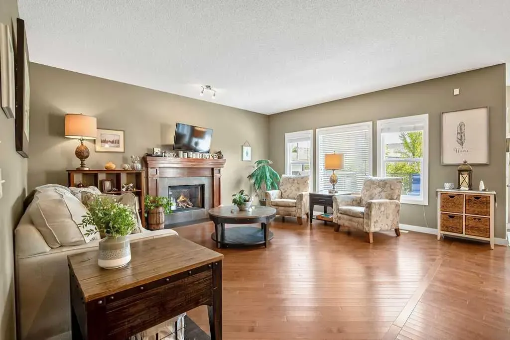97 Drake Landing Crescent