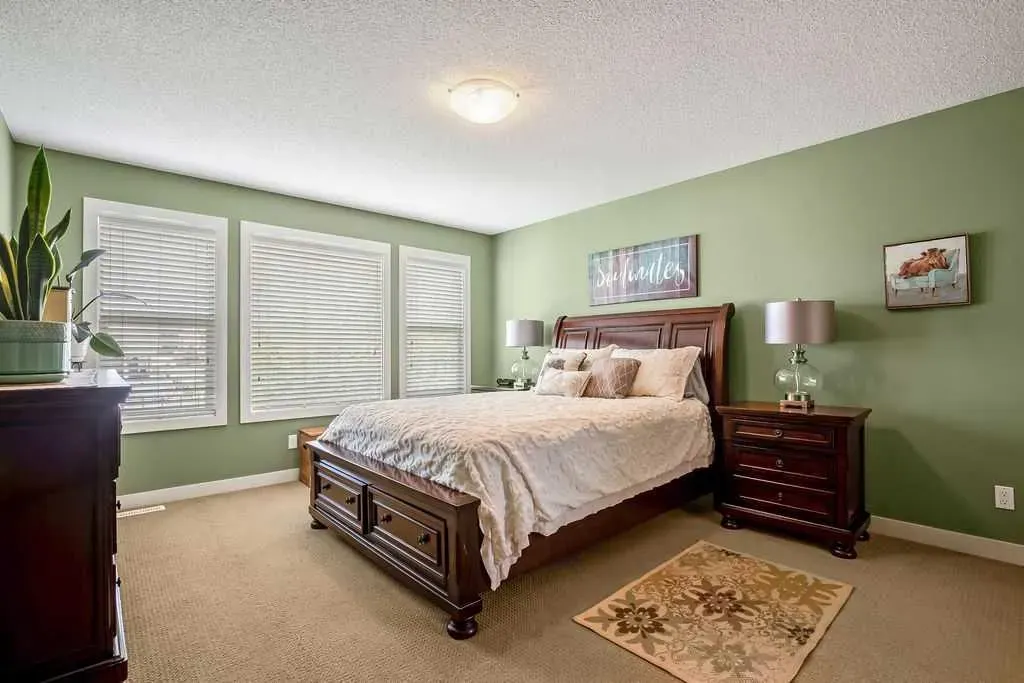 97 Drake Landing Crescent