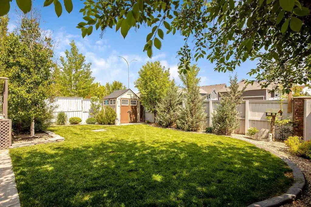 97 Drake Landing Crescent