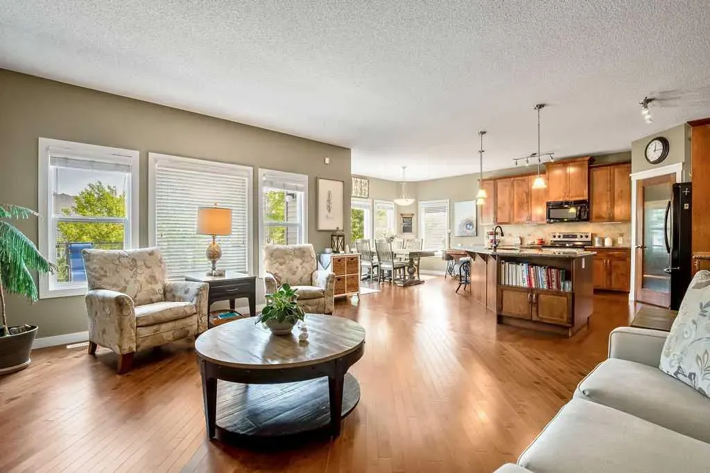 97 Drake Landing Crescent
