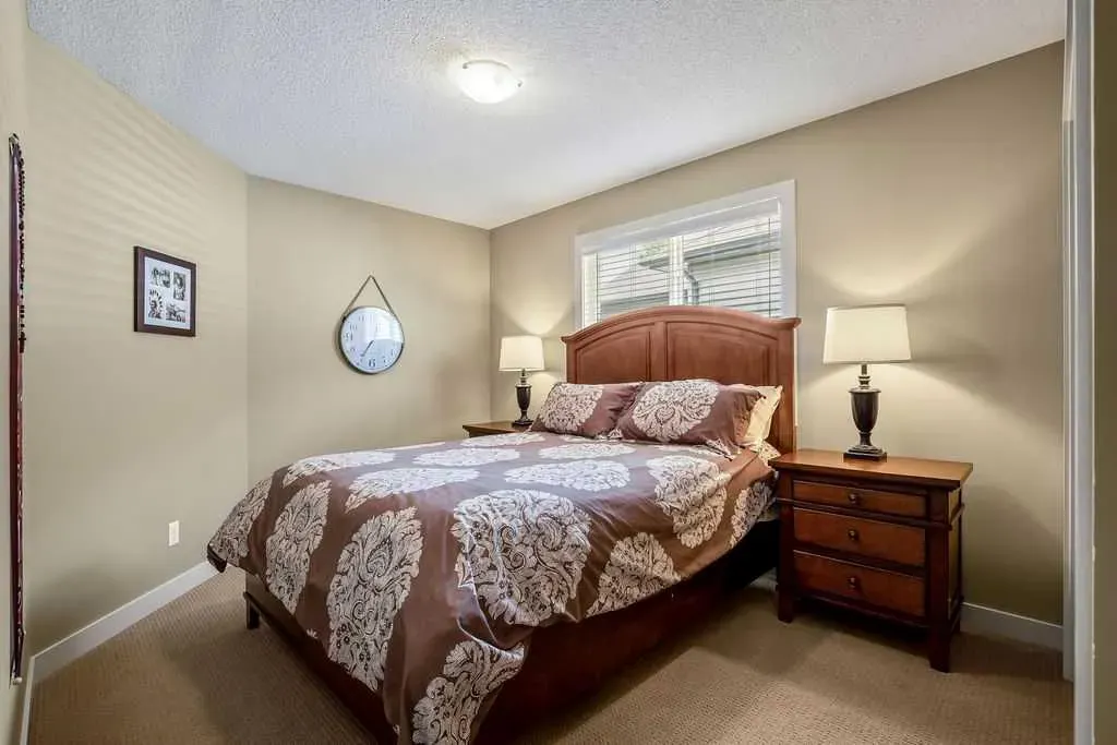 97 Drake Landing Crescent