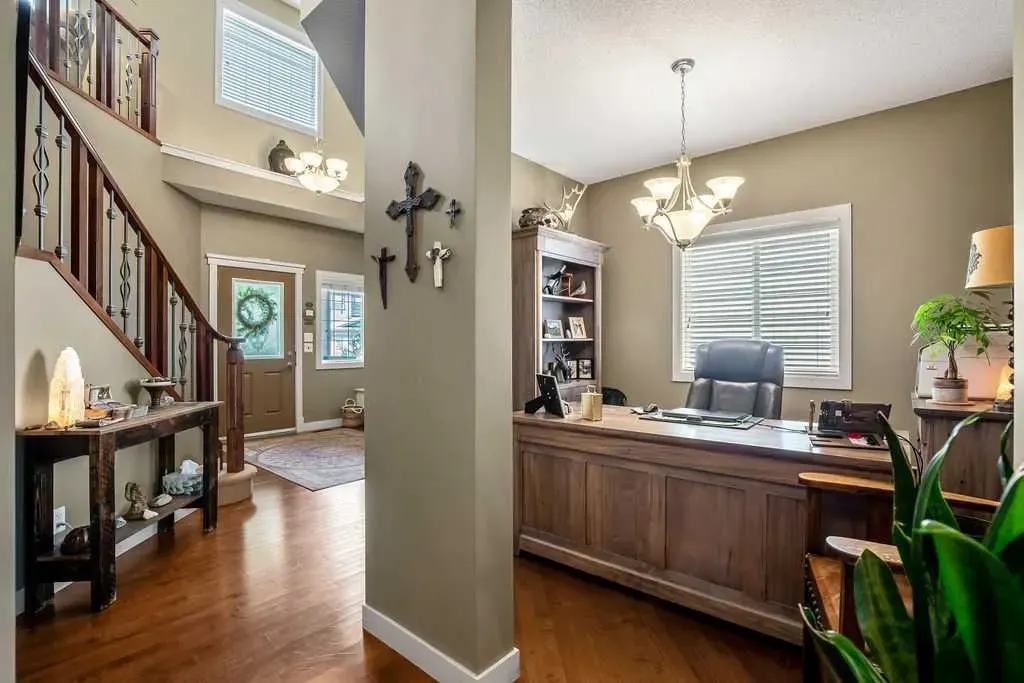 97 Drake Landing Crescent