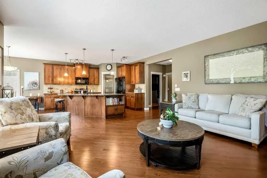 97 Drake Landing Crescent