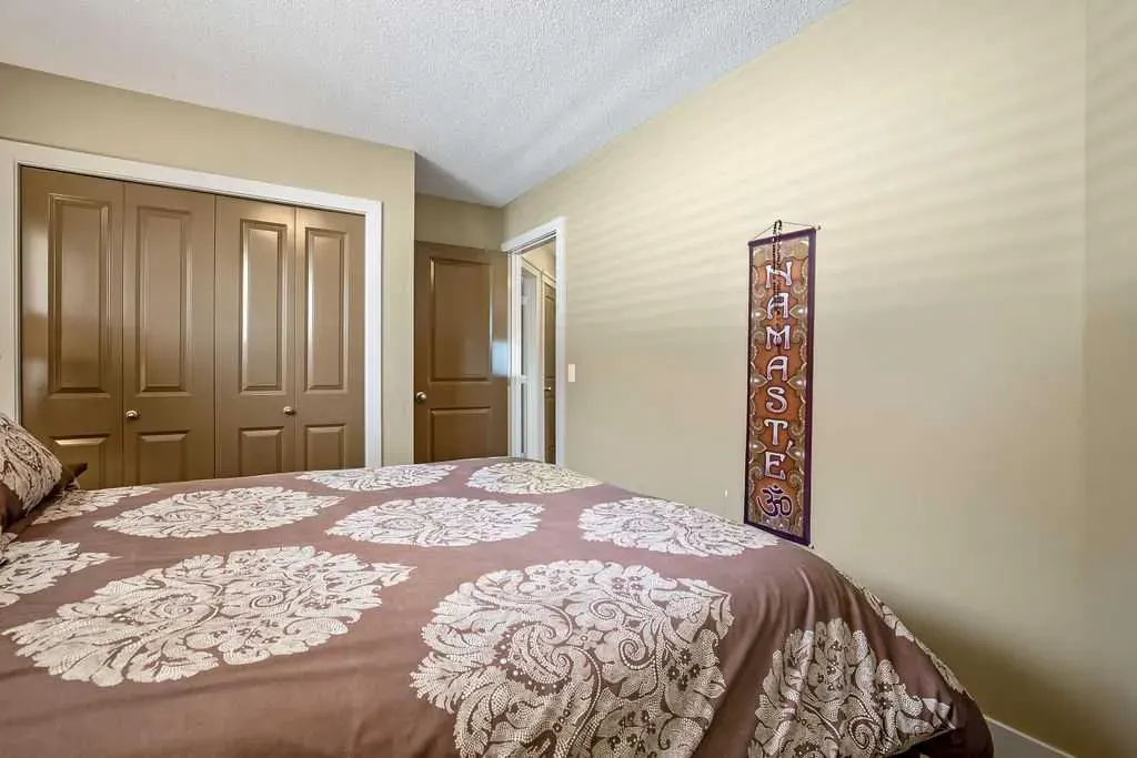 97 Drake Landing Crescent