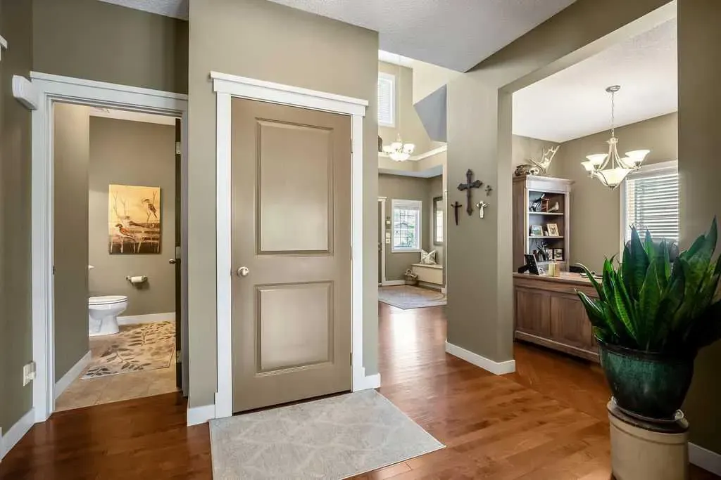 97 Drake Landing Crescent