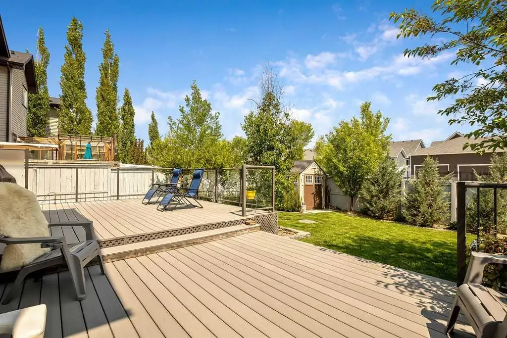 97 Drake Landing Crescent
