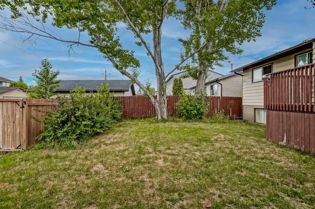 84 Falconridge Place NE