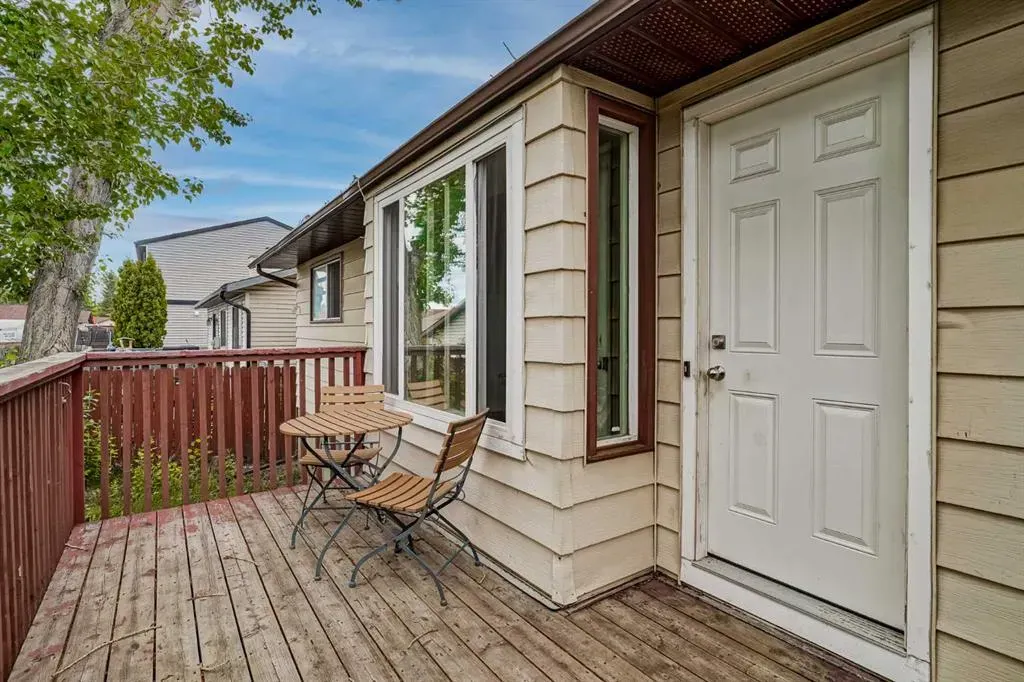 84 Falconridge Place NE