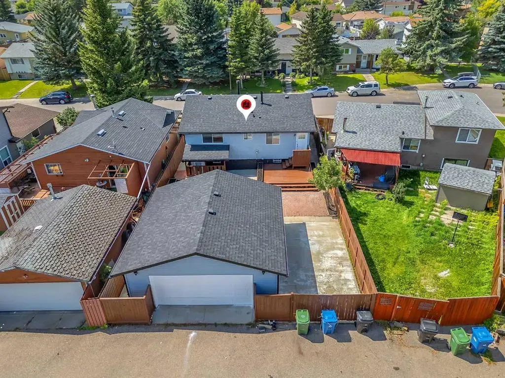 992 Rundlecairn Way NE