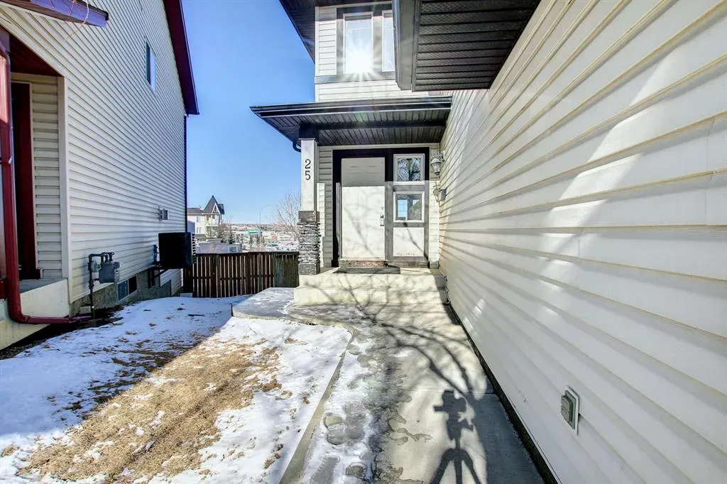 25 Panamount Crescent NW