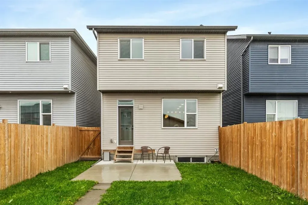 422 Walgrove Way SE