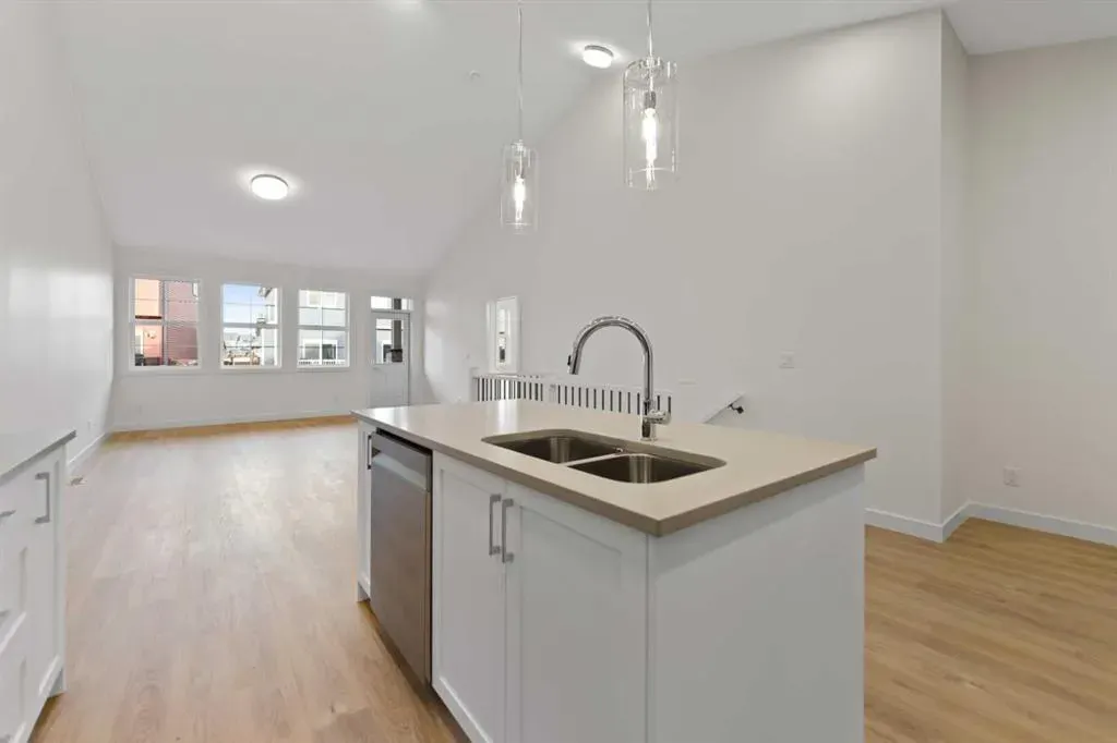 15 Coopersfield Link SW, #300
