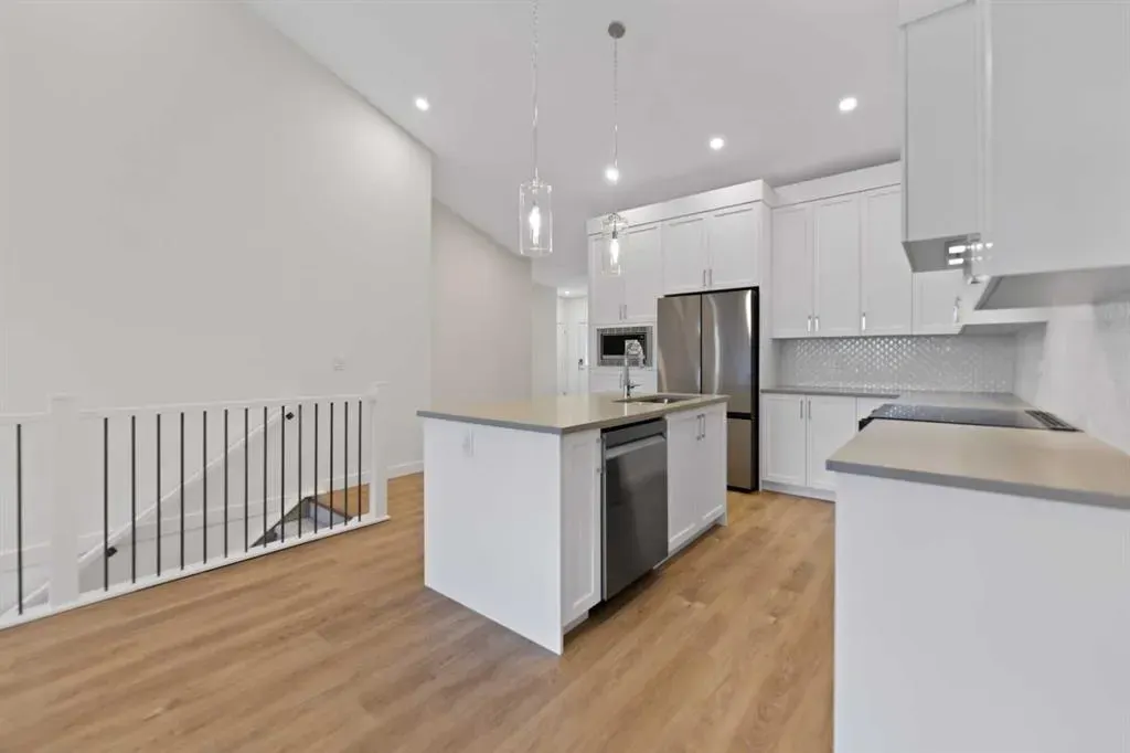 15 Coopersfield Link SW, #300