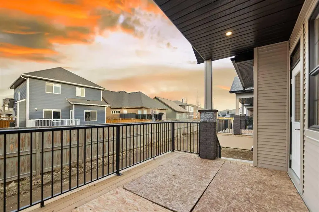 15 Coopersfield Link SW, #300