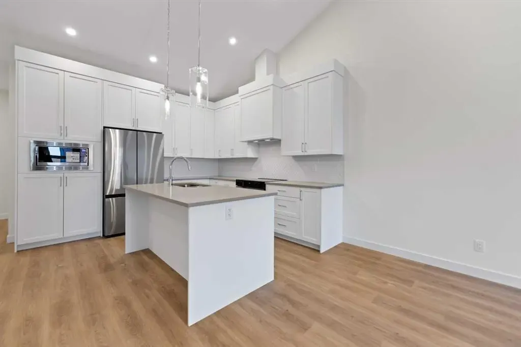 15 Coopersfield Link SW, #300