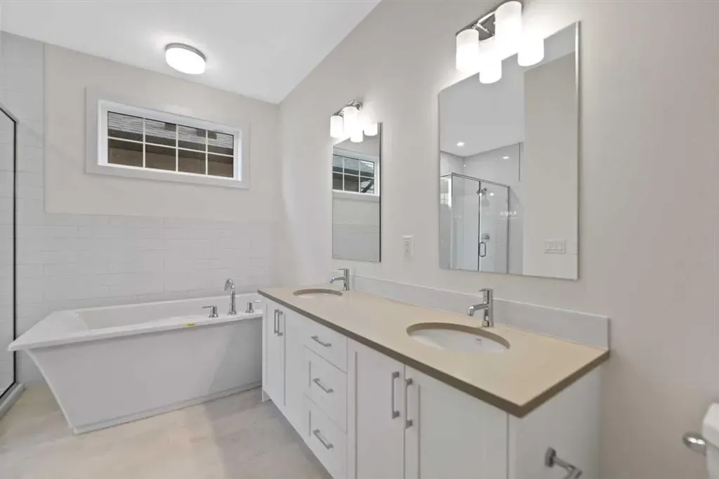 15 Coopersfield Link SW, #300