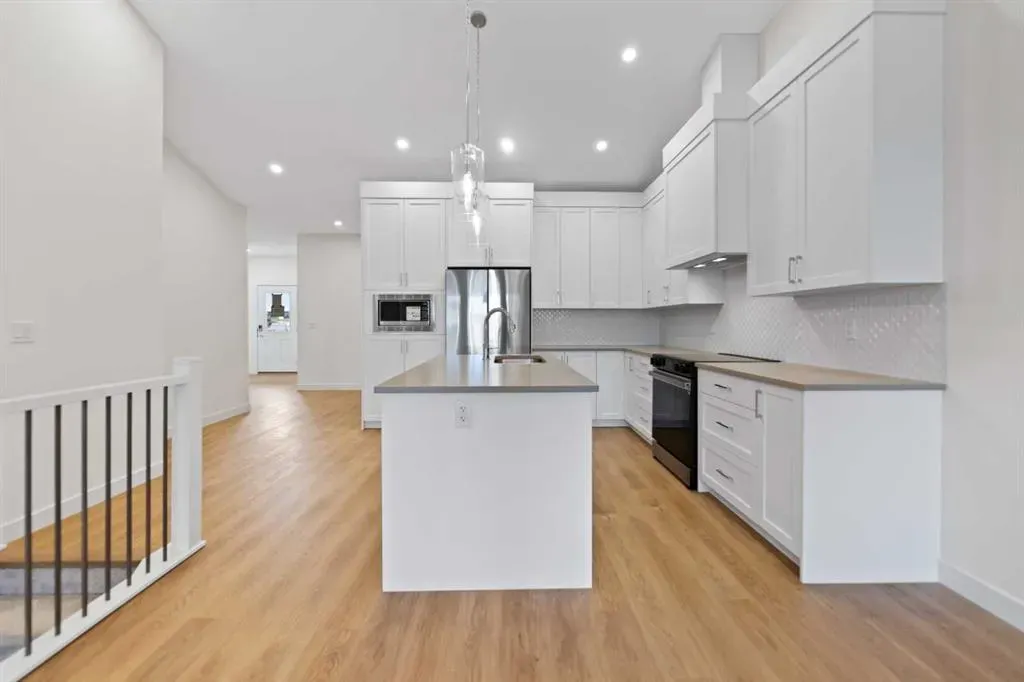 15 Coopersfield Link SW, #300
