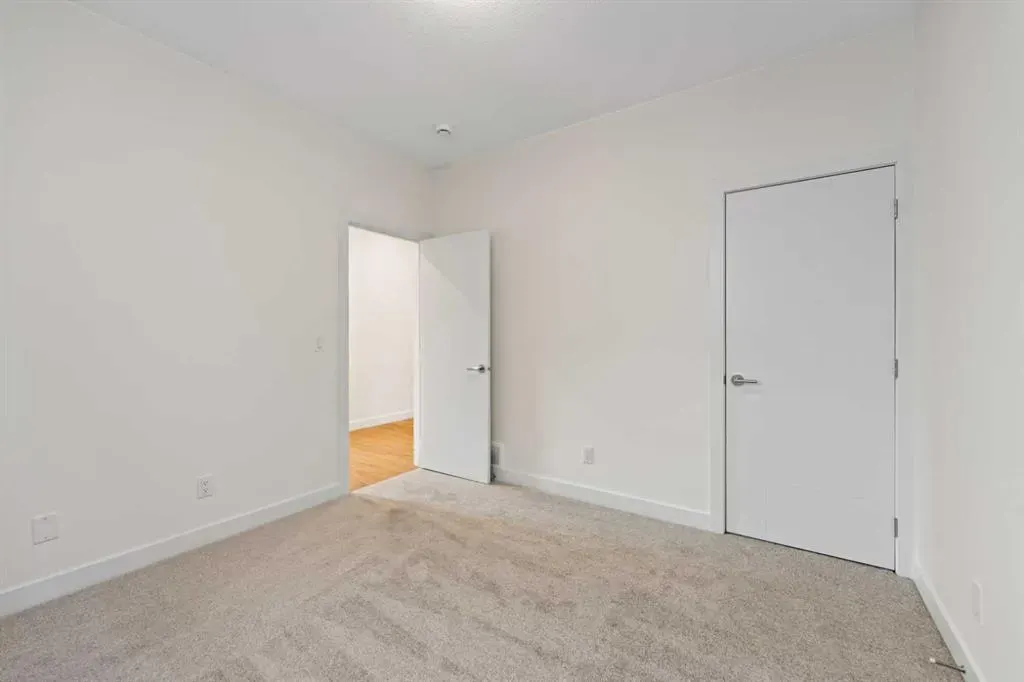 15 Coopersfield Link SW, #300
