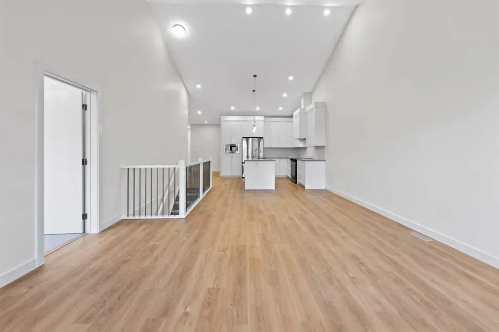 15 Coopersfield Link SW, #300