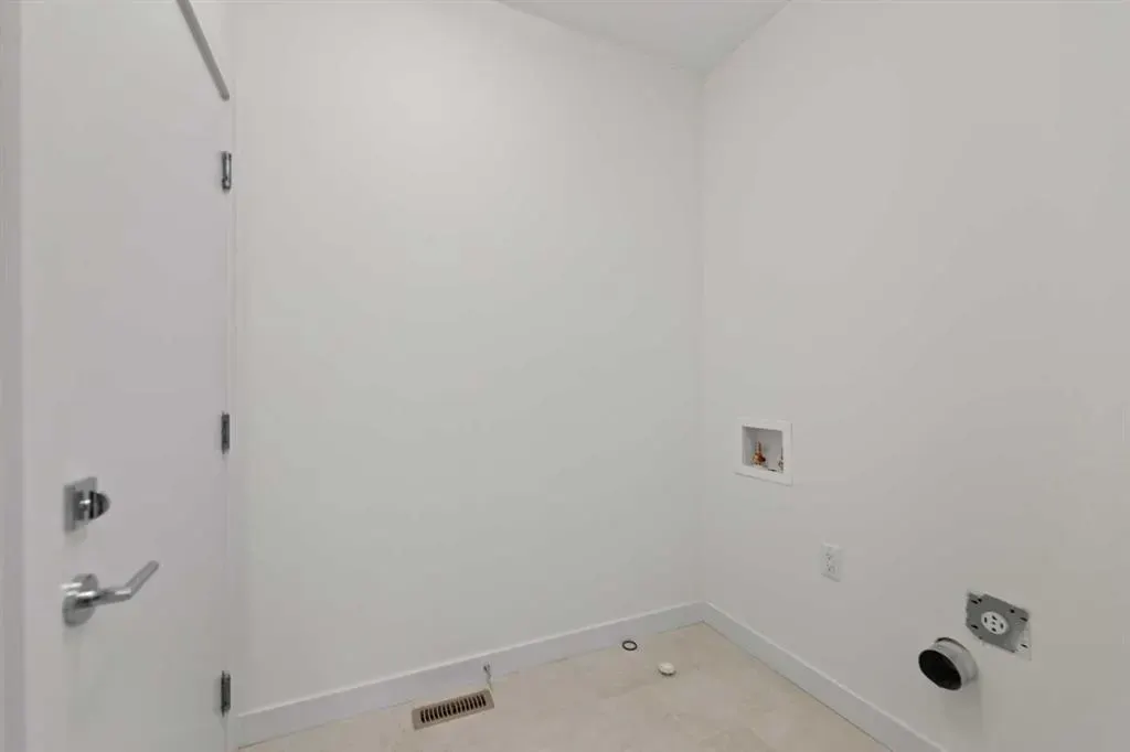 15 Coopersfield Link SW, #300