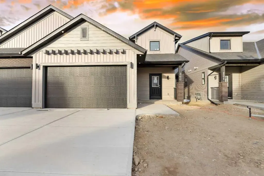 15 Coopersfield Link SW, #300