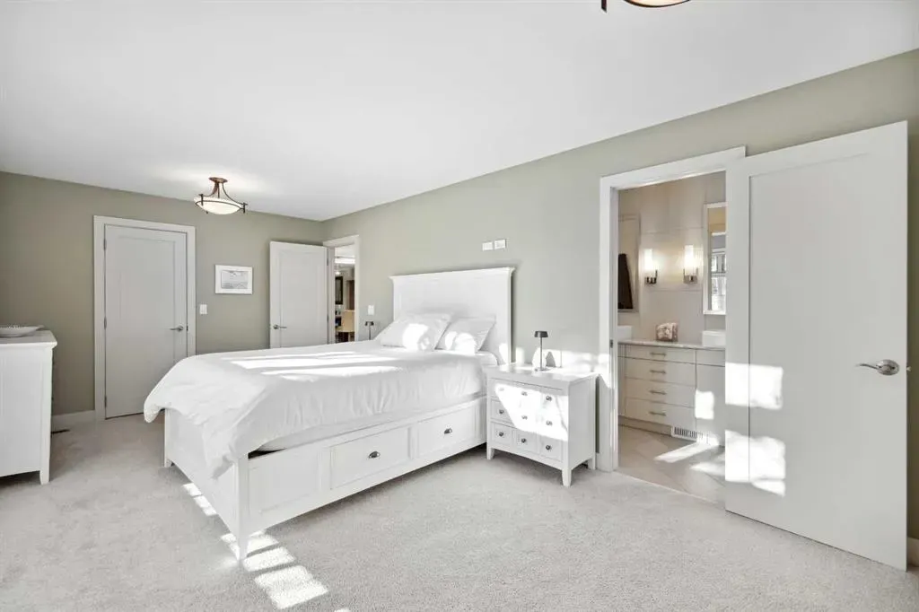 127 Varsity Estates Grove NW
