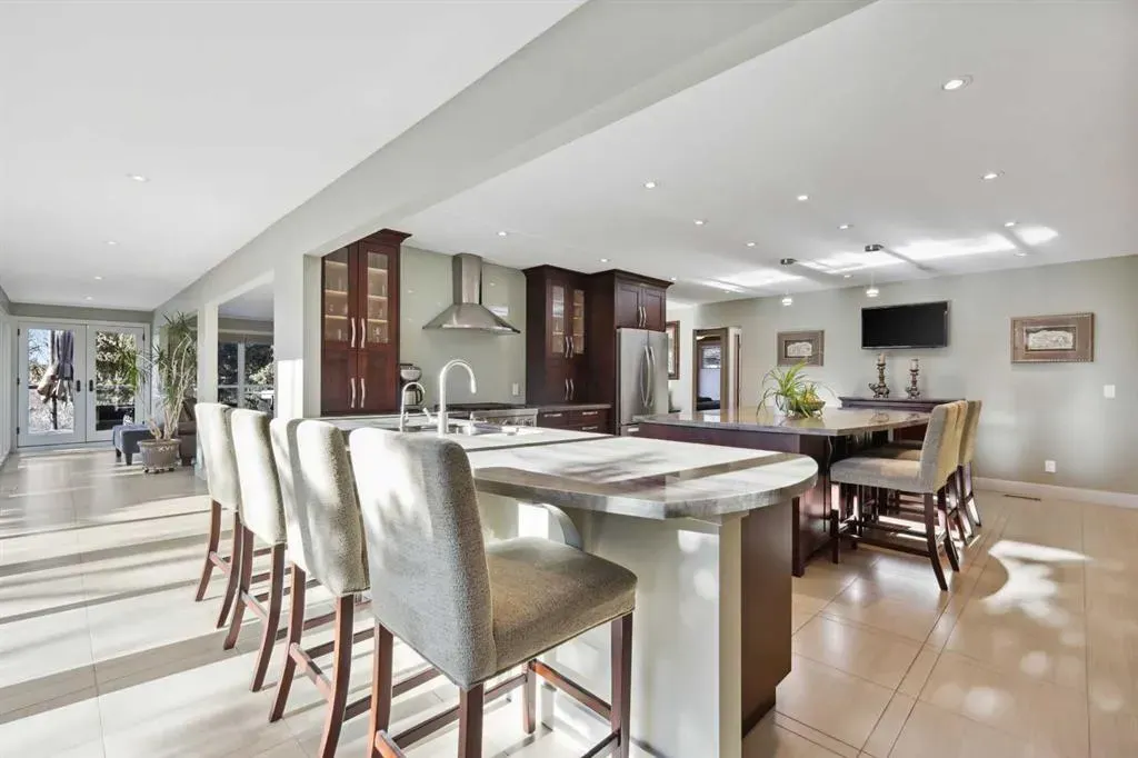 127 Varsity Estates Grove NW