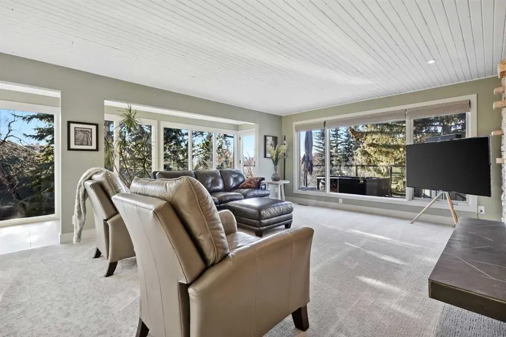 127 Varsity Estates Grove NW