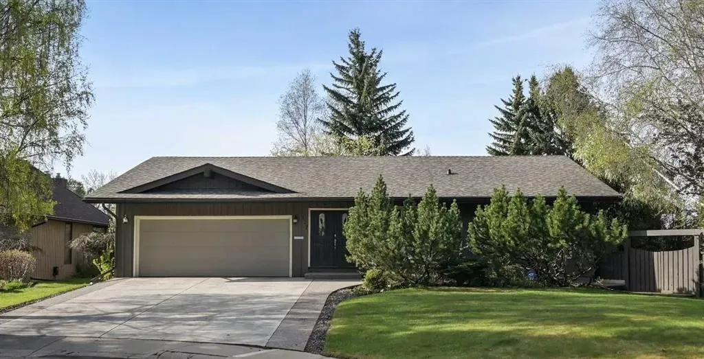 127 Varsity Estates Grove NW