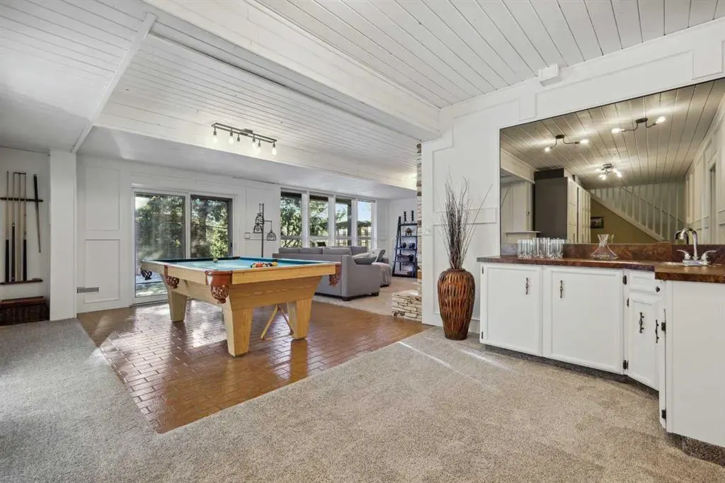 127 Varsity Estates Grove NW