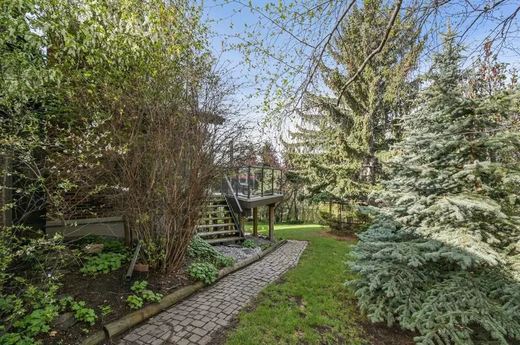 127 Varsity Estates Grove NW