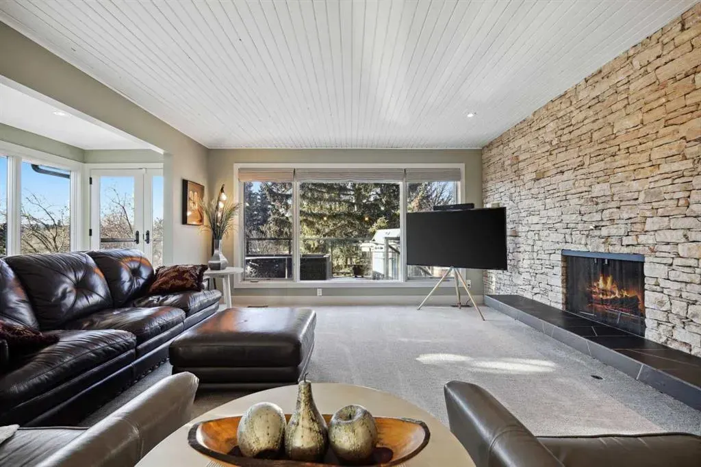 127 Varsity Estates Grove NW