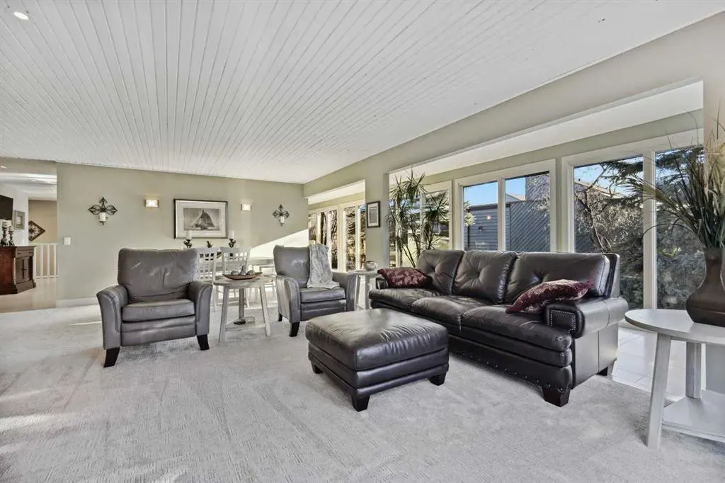 127 Varsity Estates Grove NW