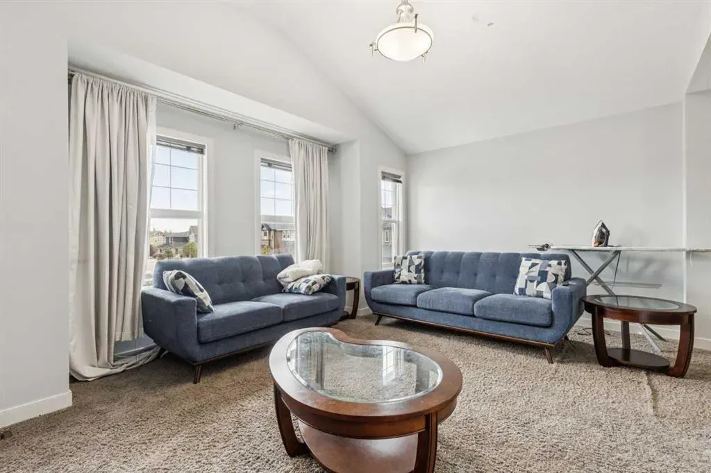325 Evanspark Gardens NW